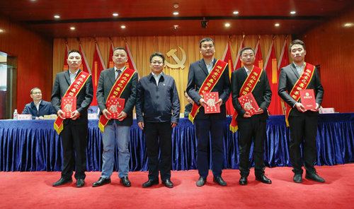 宜化集團(tuán)召開(kāi)2019年慶?！拔逡弧眹?guó)際勞動(dòng)節(jié)暨表彰大會(huì)(圖6)