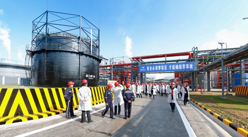 全省?；菲髽I(yè)安全設(shè)計(jì)診斷復(fù)核現(xiàn)場(chǎng)會(huì)代表參觀宜化太平洋熱電公司(圖4)