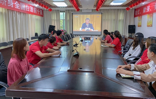 向抗疫英雄致敬！宜化集團(tuán)組織收看全國(guó)抗擊新冠肺炎疫情表彰大會(huì)(圖6)
