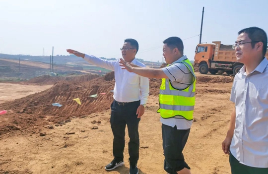 王大真節(jié)日期間看望慰問(wèn)一線(xiàn)職工(圖1)