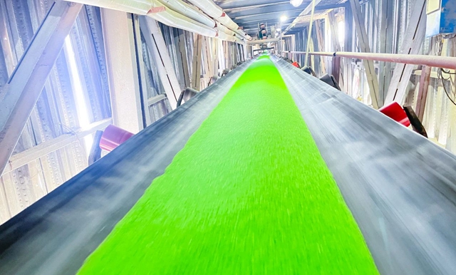 新疆天運(yùn)新產(chǎn)品海大力尿素成功下線(xiàn)！(圖1)