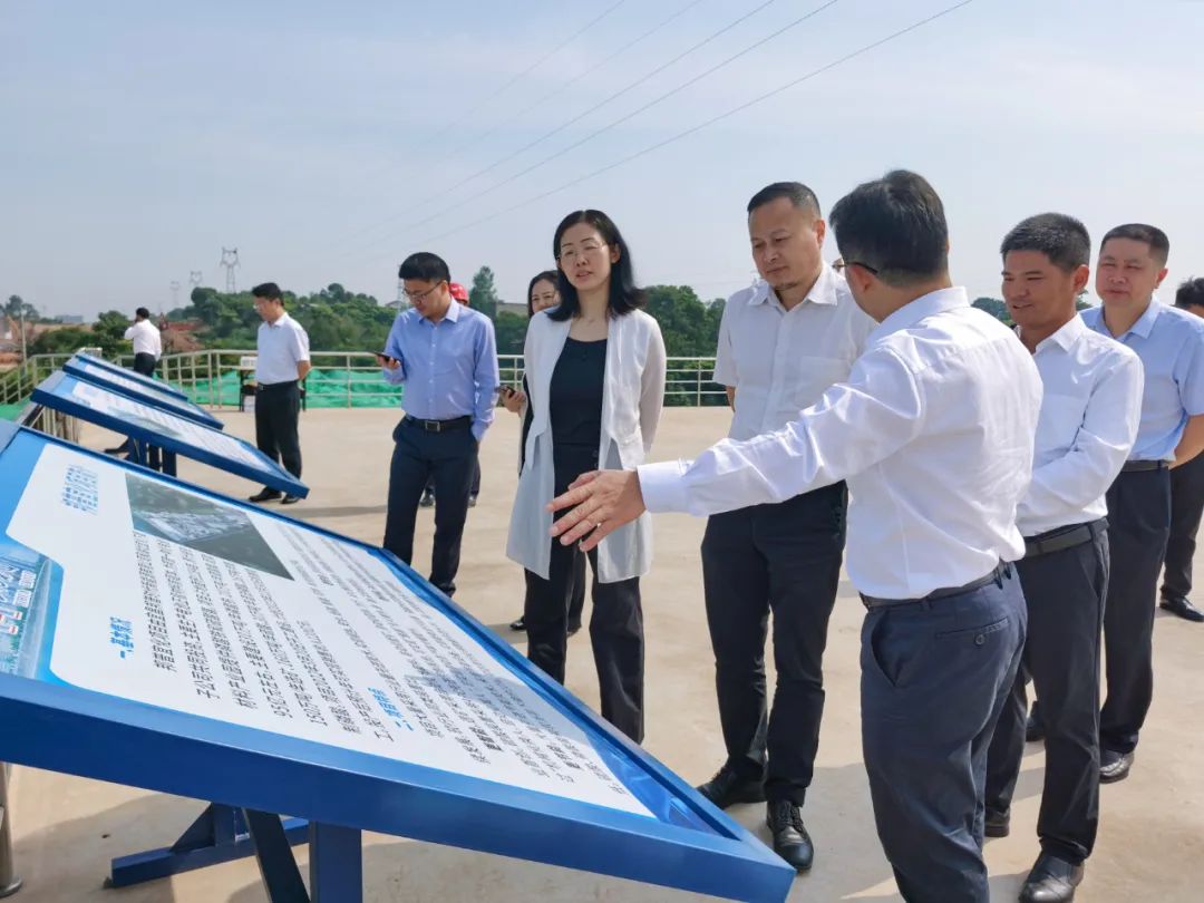 深圳證券交易所黨委委員、副總經(jīng)理李輝一行到湖北宜化調(diào)研指導(dǎo)