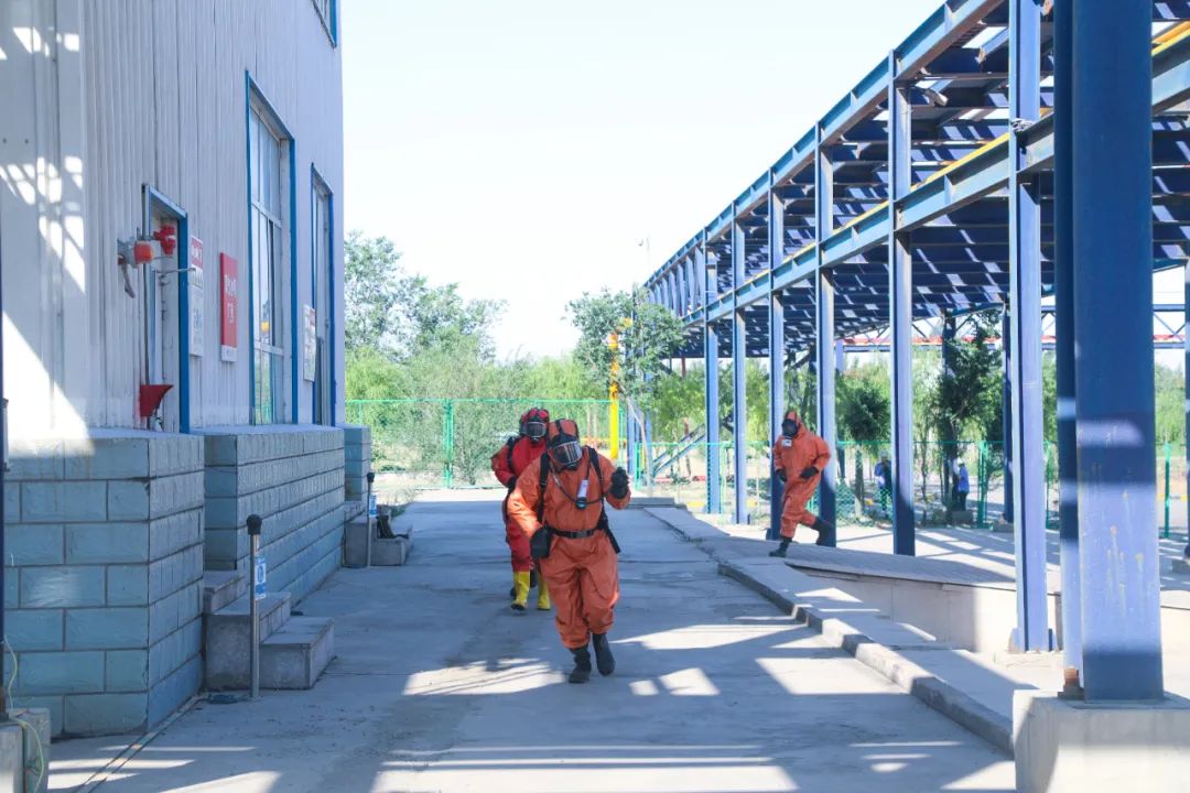 【安全生產(chǎn)月】防患未然！聯(lián)化公司開(kāi)展?；沸孤┦鹿蕬?yīng)急救援演練