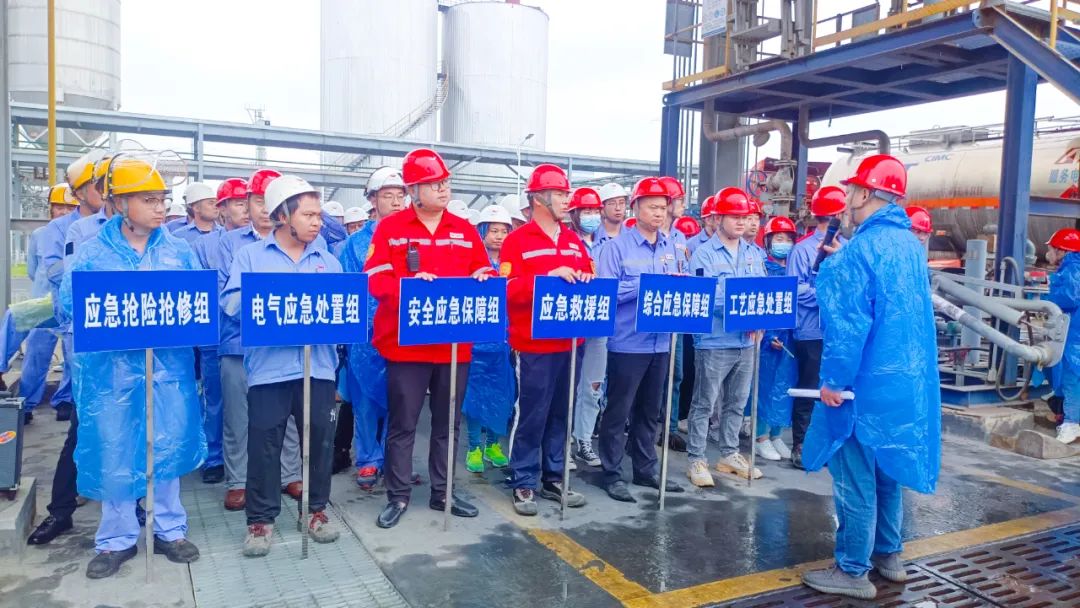 【安全生產(chǎn)月】以練為戰(zhàn)以練筑防！新材料公司開(kāi)展綜合應(yīng)急演練