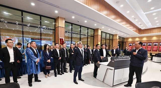 肩負(fù)重托共謀發(fā)展！集團(tuán)七屆二次職代會(huì)代表報(bào)到并參觀田家河新項(xiàng)目(圖2)