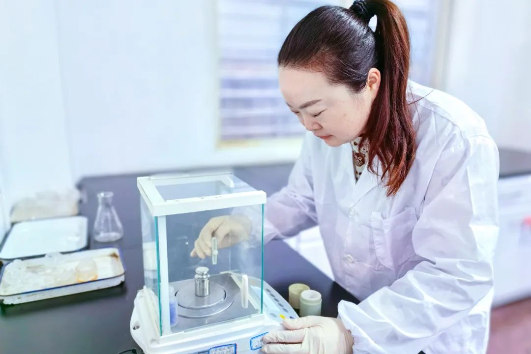 【宜化榜樣】股份公司黃冬燕：立足分析崗位，爭當(dāng)技術(shù)能手(圖3)