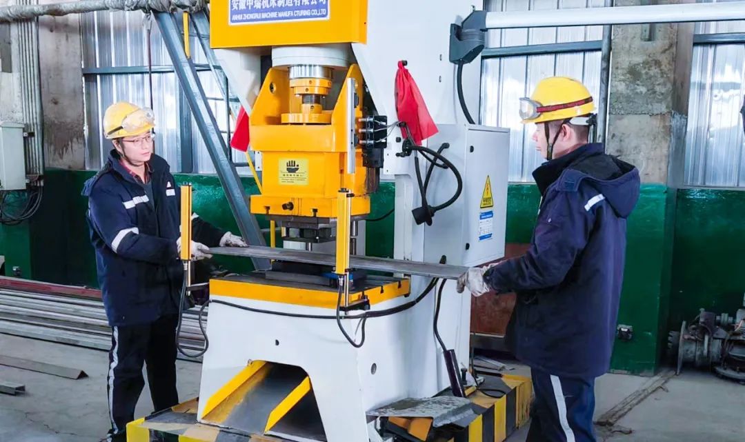 青海宜化電石分廠電極殼班：加強標(biāo)準(zhǔn)化建設(shè)，保障電石爐長周期穩(wěn)定運行(圖2)