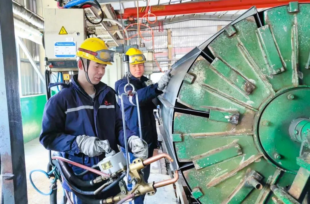 青海宜化電石分廠電極殼班：加強標(biāo)準(zhǔn)化建設(shè)，保障電石爐長周期穩(wěn)定運行(圖4)