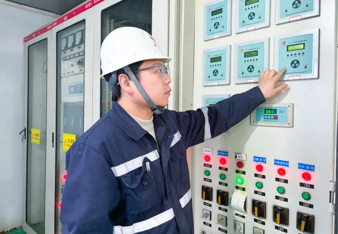 宜化礦業(yè)郭倉?。簼M腔熱愛向機電，一片初心為礦山(圖3)