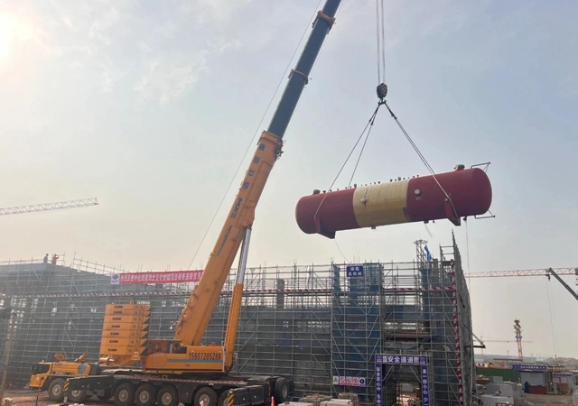 首臺(tái)大型設(shè)備“落戶”，氯堿新能源項(xiàng)目吹響工程設(shè)備安裝新號(hào)角！