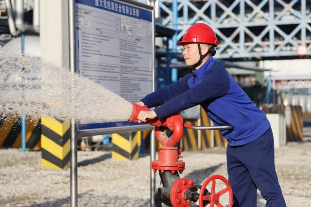 第一！股份公司鄢陽獲頒宜昌市消防設(shè)施操作員“榮譽(yù)金頭盔”(圖3)