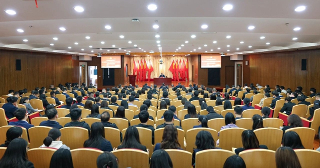 宜化集團領導班子深入貫徹中央八項規(guī)定精神學習教育讀書班開班(圖1)