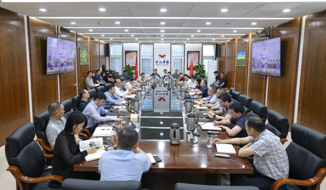 集團(tuán)穩(wěn)定生產(chǎn)提升效益指揮部召開(kāi)調(diào)度會(huì)