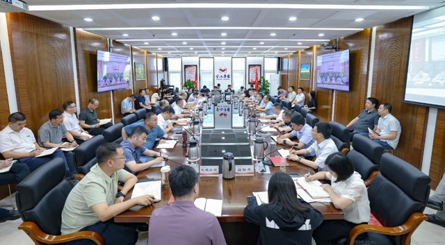 集團黨委傳達(dá)學(xué)習(xí)習(xí)近平總書記重要講話精神 研究推進(jìn)學(xué)習(xí)教育查擺問題整改整治工作(圖1)