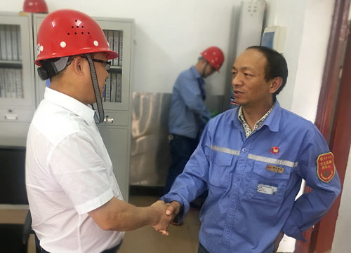 王大真到宜都園區(qū)、股份公司看望慰問基層黨員