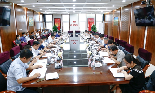 宜昌市國(guó)資委黨委書(shū)記、主任吳正新帶隊(duì)到宜化集團(tuán)調(diào)研