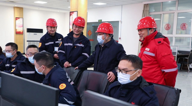 王大真除夕當天到松滋肥業(yè)、楚星公司和研發(fā)中心走訪慰問