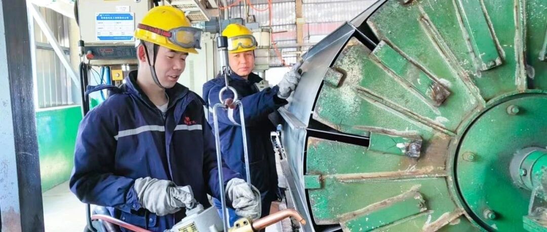 青海宜化電石分廠電極殼班：加強(qiáng)標(biāo)準(zhǔn)化建設(shè)，保障電石爐長周期穩(wěn)定運(yùn)行