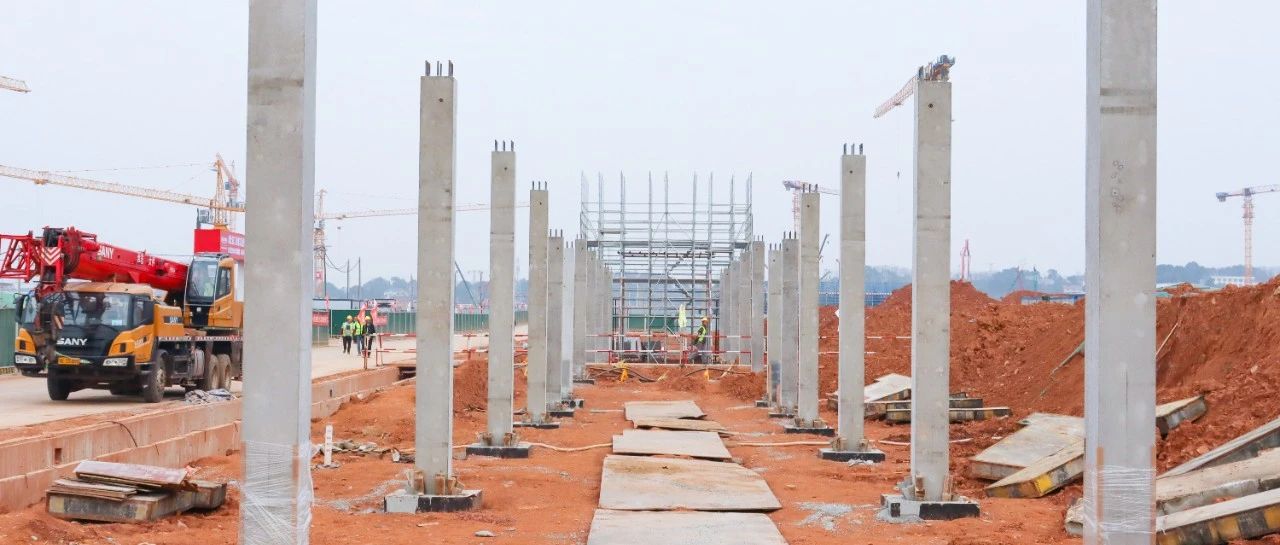 工程建設(shè)跑出加速度！磷化工項(xiàng)目預(yù)制管廊開始安裝