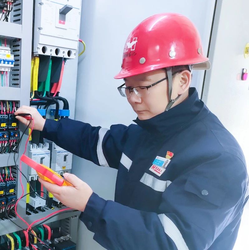 【宜化榜樣】楚星公司江剛：扎根一線，保障電氣設(shè)備平穩(wěn)運(yùn)行